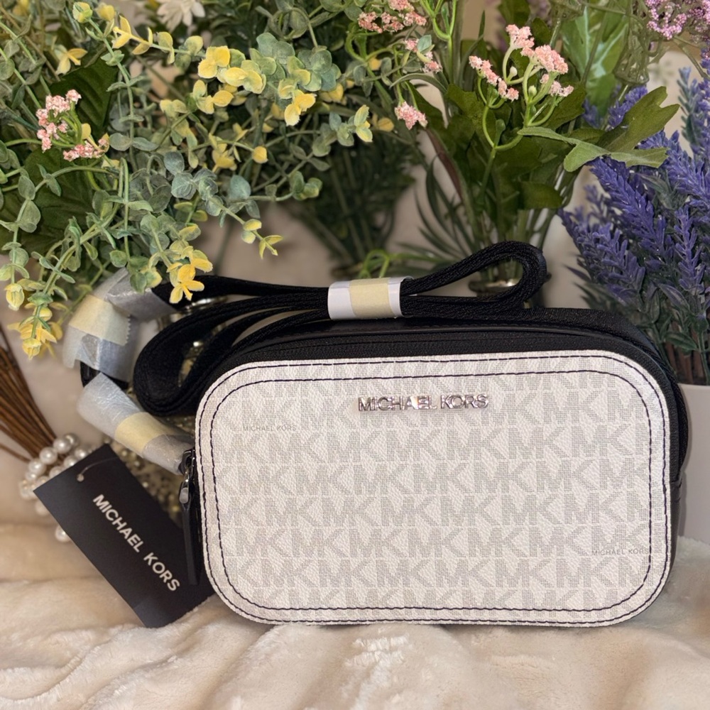 NWT Michael Kors White and Black Signature MK Camera Bag